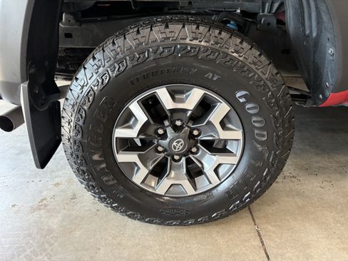 Used 2023 Toyota Tacoma TRD Off-Road w/ Technology Package AWD/4WD image 31