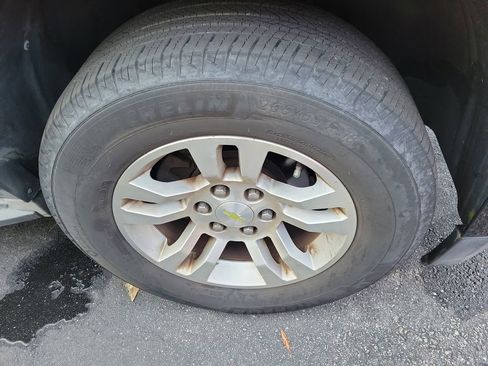 Used 2015 Chevrolet Suburban LT image 9