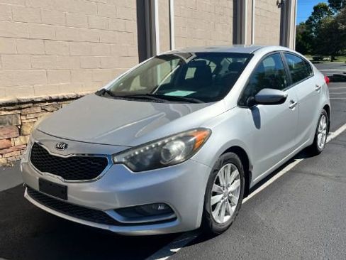 Used 2015 Kia Forte EX image 2