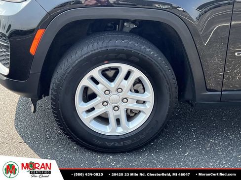 Used 2023 Jeep Grand Cherokee Laredo w/ Luxury Tech Group I AWD/4WD image 35