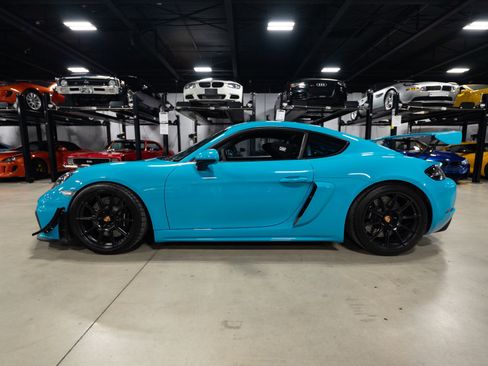 Used 2021 Porsche 718 Cayman GT4 RWD image 3