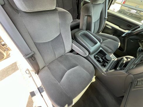 Used 2004 GMC Sierra 1500 SLE w/ Safe And Sound Package RWD image 61