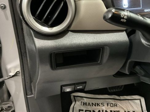 Used 2021 Nissan Versa SV image 8