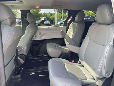 Certified 2025 Toyota Sienna XLE FWD image 13