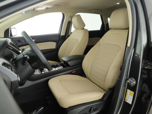Used 2020 Ford Edge SE image 5