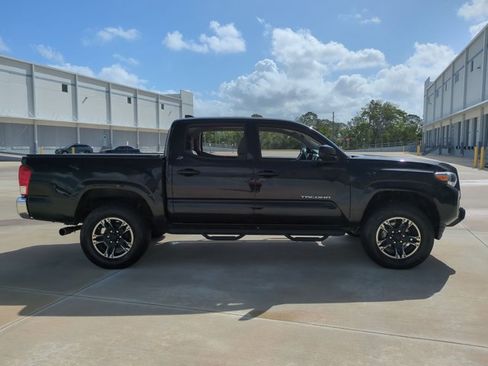 Used 2016 Toyota Tacoma SR5 w/ Towing Package image 4