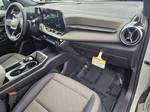 New 2026 Chevrolet Equinox LT w/ Convenience Package II FWD image 37