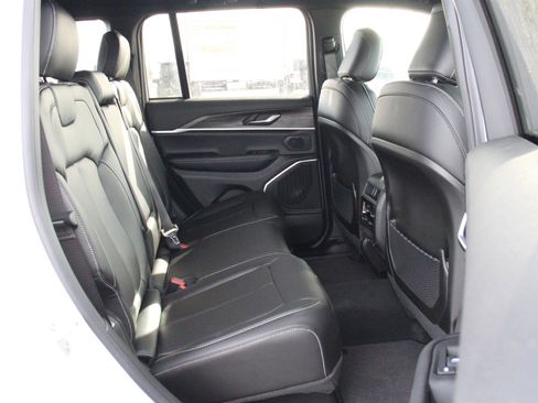 New 2026 Jeep Grand Cherokee Limited image 25