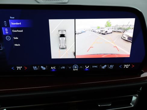 Used 2024 Chevrolet Traverse RS FWD image 29