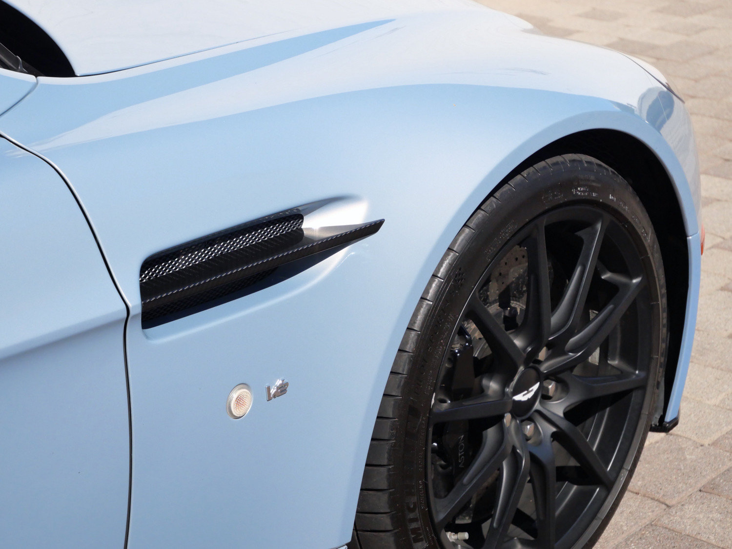 Used 2015 Aston Martin V12 Vantage S RWD image 9