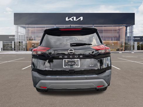 Used 2023 Nissan Rogue SV FWD image 5