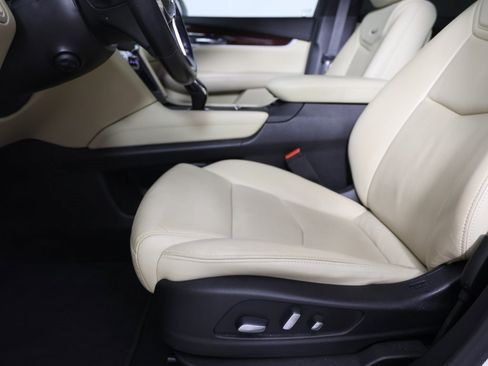 Certified 2019 Cadillac XT5 Premium Luxury image 11