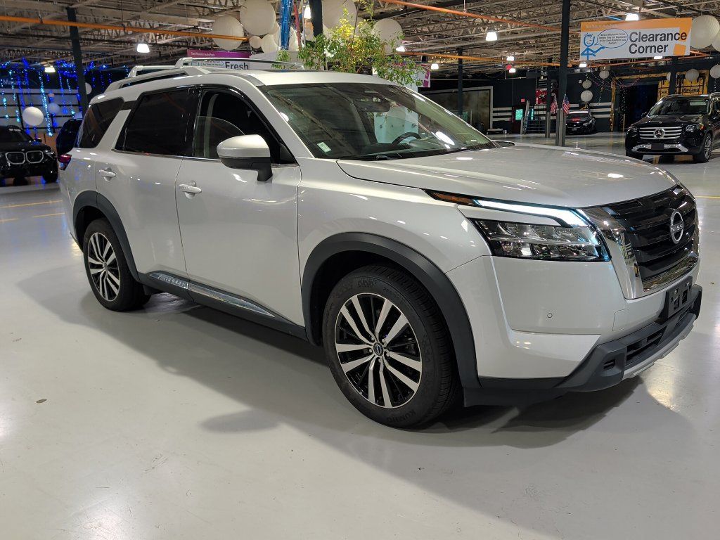 Used 2023 Nissan Pathfinder Platinum AWD/4WD image 1