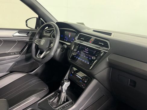 Used 2022 Volkswagen Tiguan SE R-Line FWD image 30