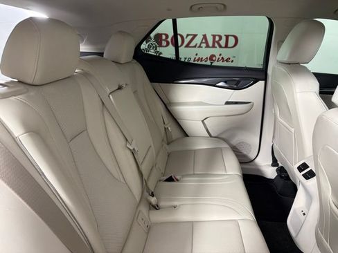 Used 2022 Buick Envision Essence w/ Technology Package I FWD image 18