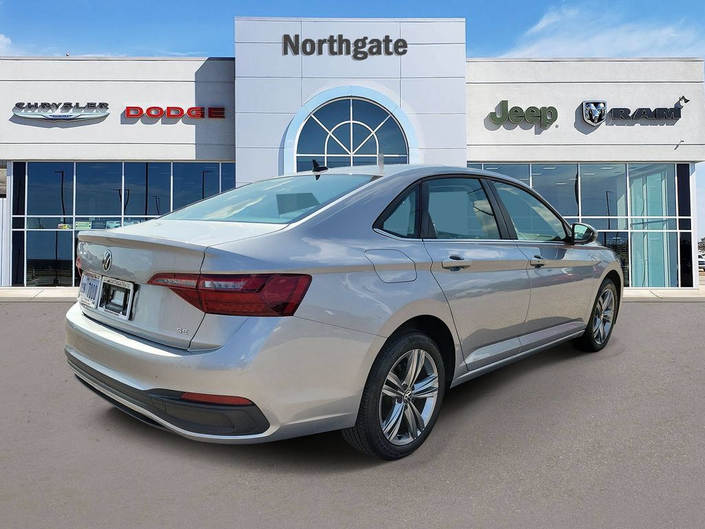 Used 2024 Volkswagen Jetta SE FWD image 4