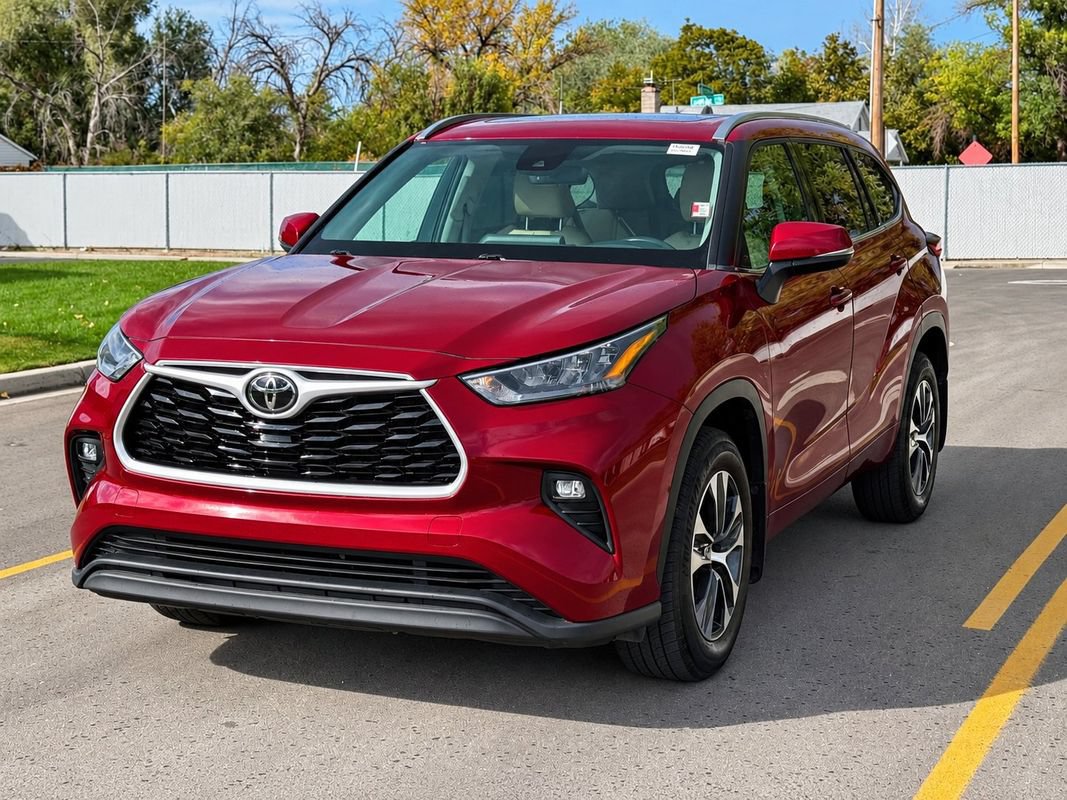 Used 2020 Toyota Highlander XLE AWD/4WD image 1