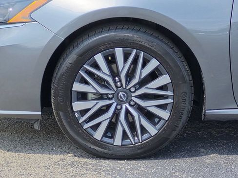 Used 2025 Nissan Altima 2.5 SV FWD image 17