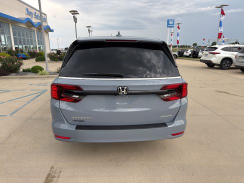 Used 2024 Honda Odyssey Sport image 5