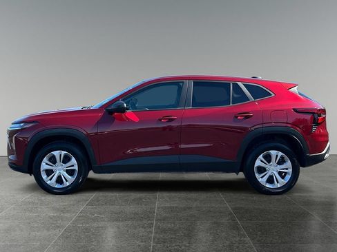 Used 2025 Chevrolet Trax LS FWD image 4