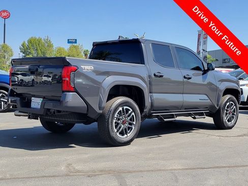 Used 2025 Toyota Tacoma TRD Sport AWD/4WD image 4