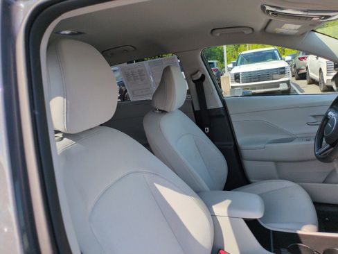Used 2025 Hyundai Kona SEL FWD image 29