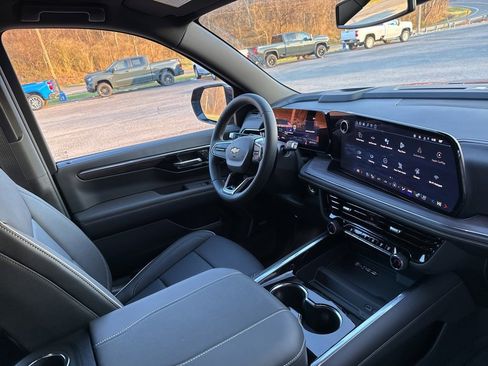 New 2026 Chevrolet Suburban Premier image 19