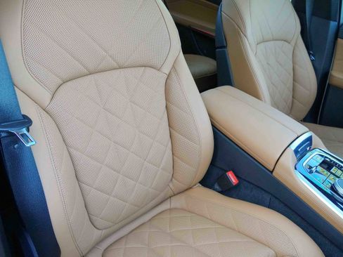 Used 2025 BMW X7 xDrive40i w/ M Sport Package image 13