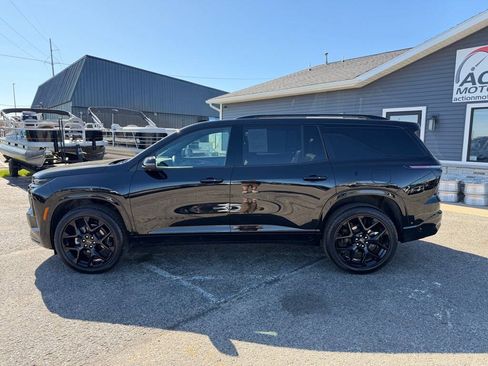 Used 2026 Chevrolet Traverse RS w/ LPO, Floor Liner Package AWD/4WD image 2