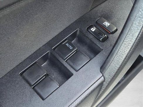Used 2018 Toyota Corolla LE FWD image 10