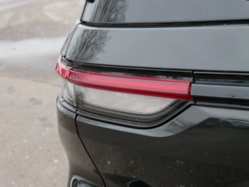 Used 2023 Jeep Grand Cherokee Limited w/ Luxury Tech Group II image 17