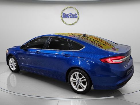 Used 2018 Ford Fusion SE w/ Fusion SE Technology Package image 4