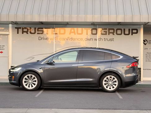 Used 2018 Tesla Model X 75D AWD/4WD image 4