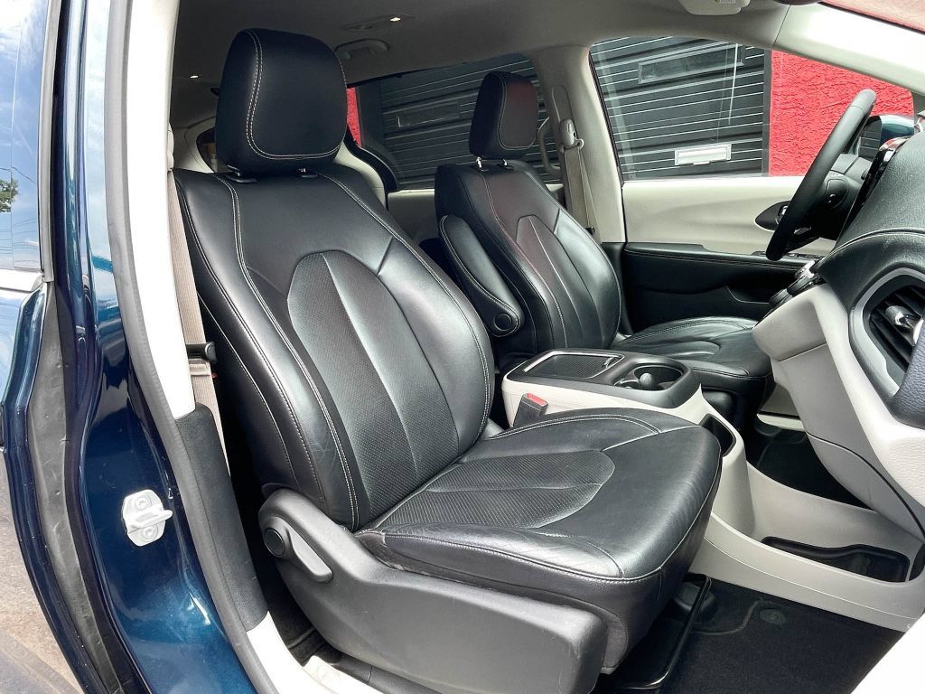 Used 2022 Chrysler Pacifica Touring-L FWD image 31