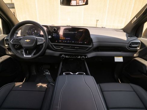 New 2025 Chevrolet Silverado EV LT image 10