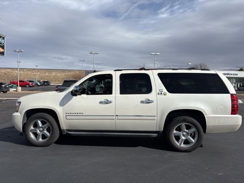 Used 2014 Chevrolet Suburban LTZ image 7