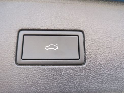 Used 2025 Volkswagen Atlas SEL Premium R-Line image 37