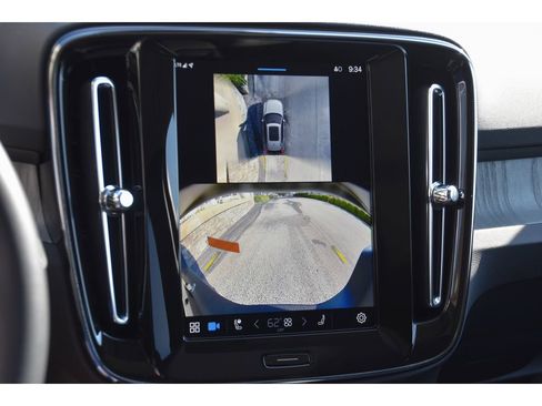 Certified 2025 Volvo XC40 B5 Plus w/ Protection Package Premier image 22