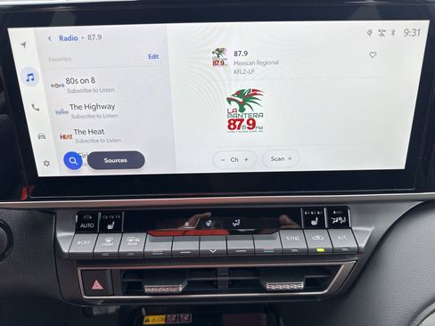 Used 2025 Toyota Camry XSE FWD image 12