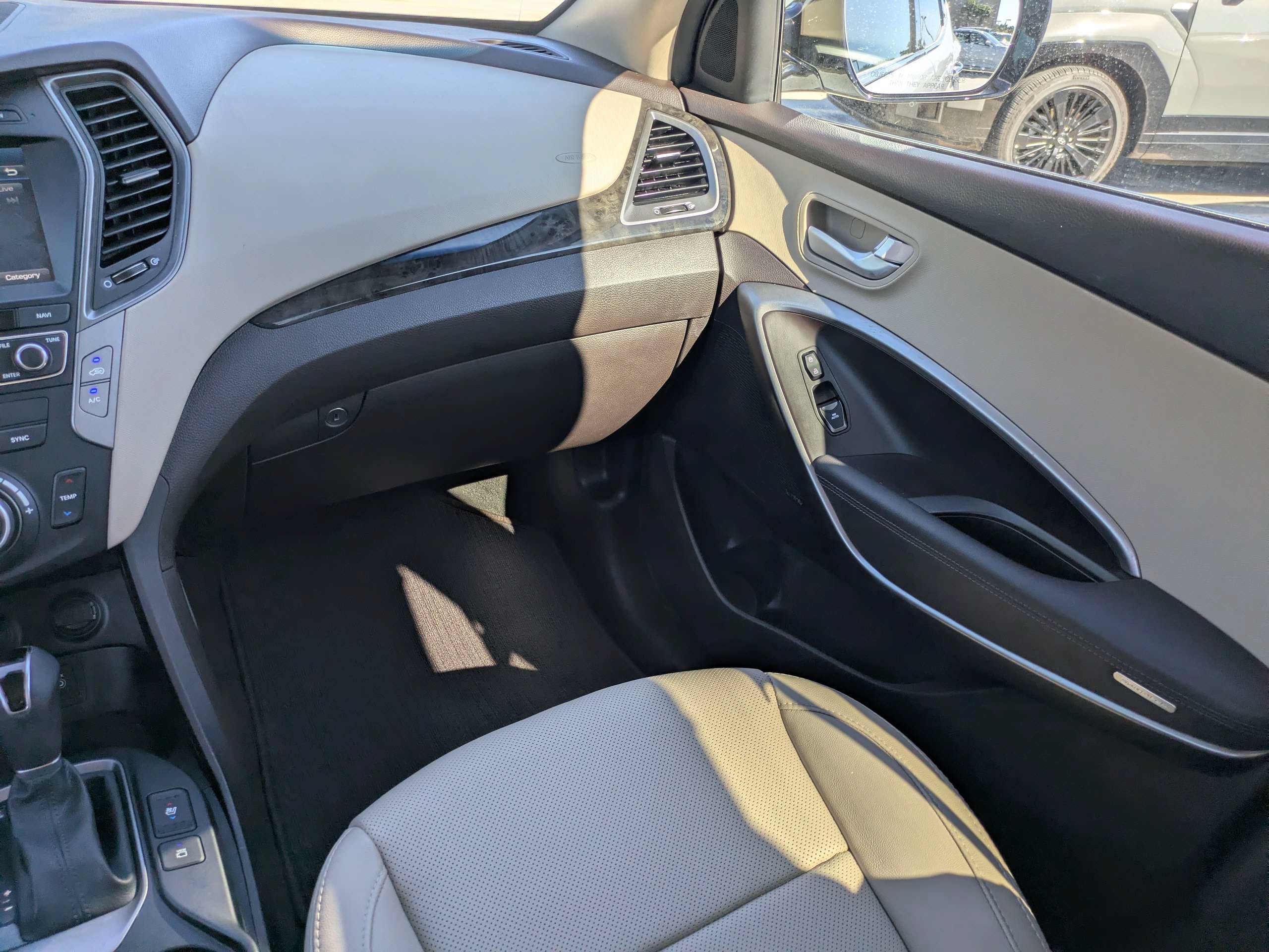 Used 2017 Hyundai Santa Fe Sport w/ 2.4L Tech Package 04 FWD image 16