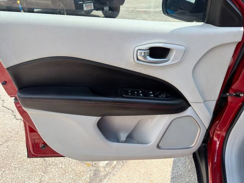 Used 2018 Jeep Compass Limited AWD/4WD image 16