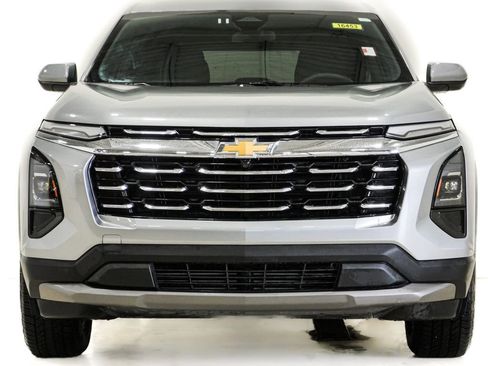 Used 2025 Chevrolet Equinox LT image 2