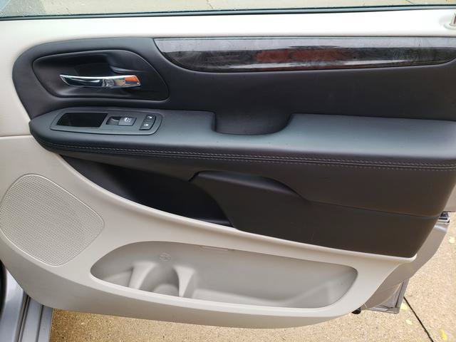 Used 2018 Dodge Grand Caravan SE w/ UConnect Hands-Free Group FWD image 19