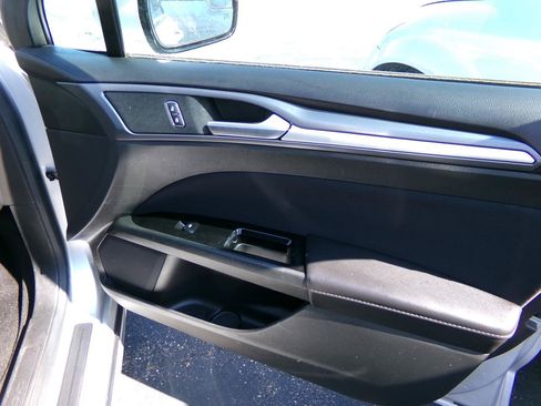 Used 2014 Ford Fusion SE FWD image 24