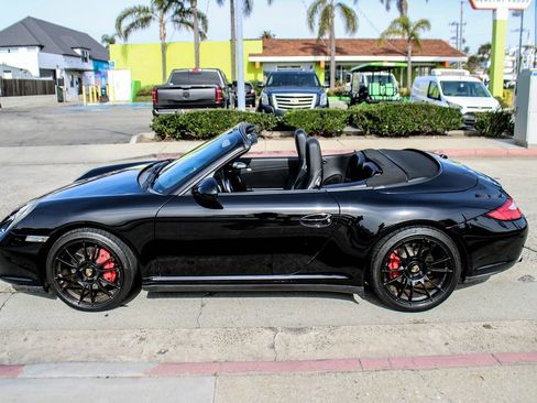 Used 2011 Porsche 911 Carrera 4S image 2
