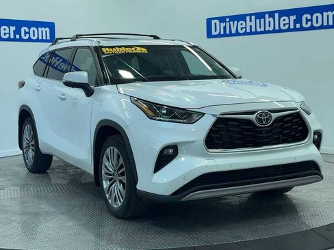 Used 2023 Toyota Highlander Platinum image 2