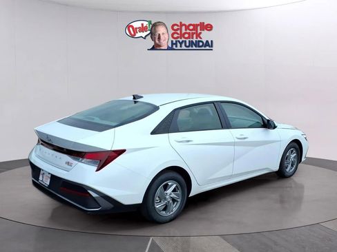 New 2026 Hyundai Elantra SE FWD image 5