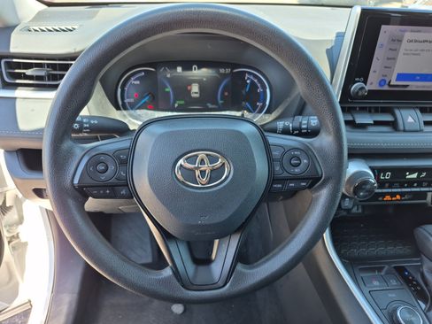 Used 2024 Toyota RAV4 XLE AWD/4WD image 9