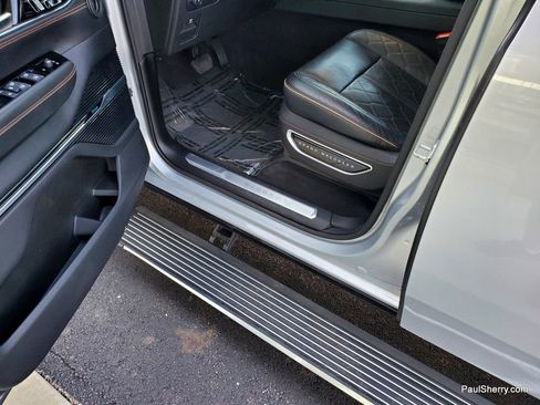 Used 2024 Jeep Grand Wagoneer L Series III image 28