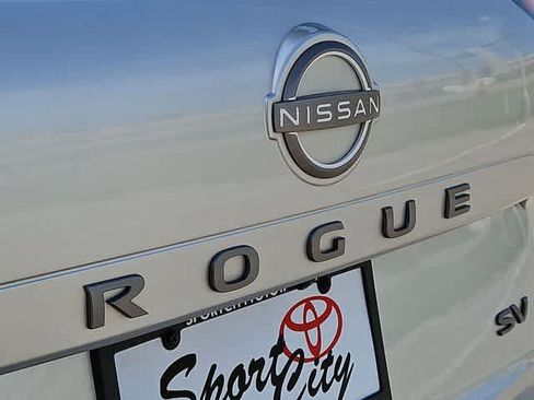 Used 2024 Nissan Rogue SV FWD image 11